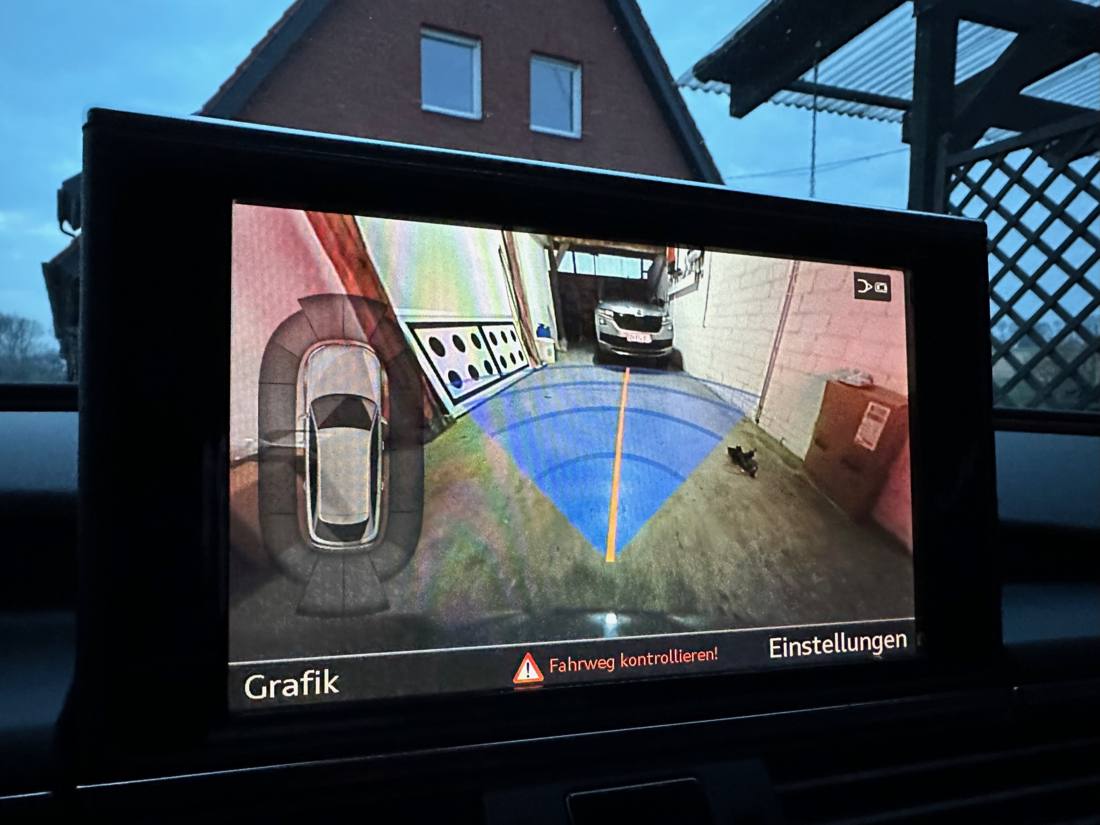 Rückfahrkamera mit Parkhilfe-Anzeige